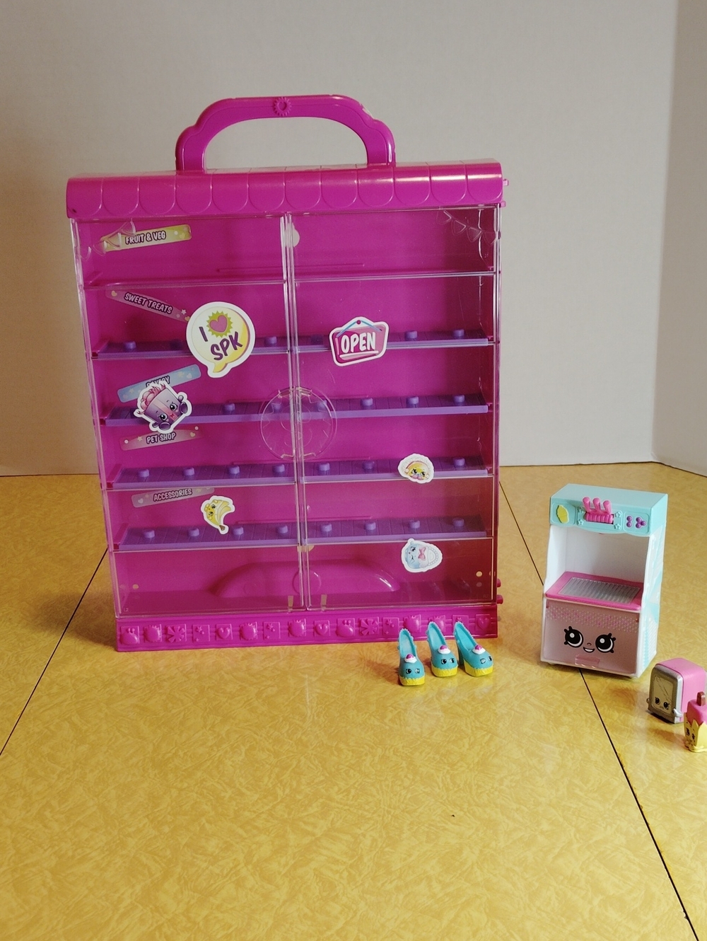 Shopkins Holder And A Few Shopkins